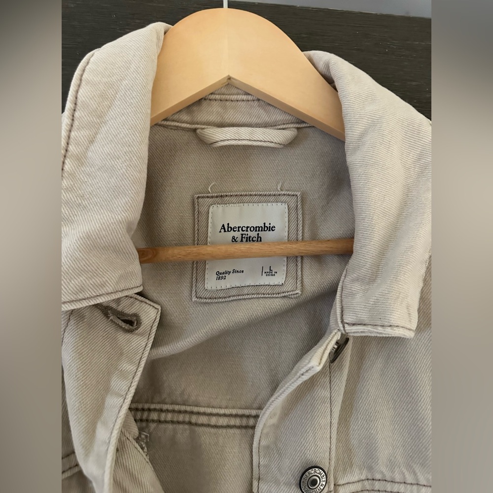 Abercrombie & Fitch Bone Colored Denim Jacket – Size Large - Picture 2 of 3